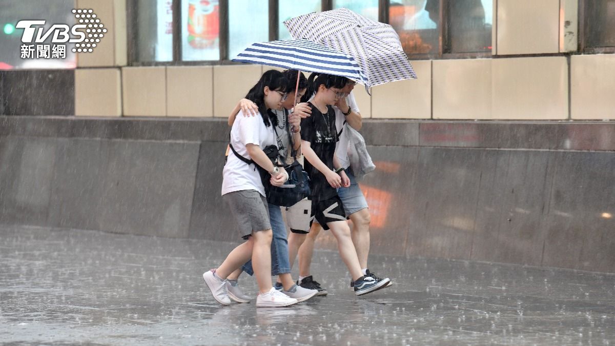 Unstable weather hits Taiwan Tuesday (TVBS News) Summer storms to hit Taiwan with brief, heavy rainfall