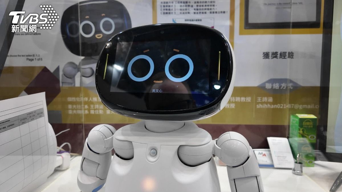 Taiwan university team develops AI robot with personality (TVBS News) Taiwan team unveils robot to combat elderly loneliness