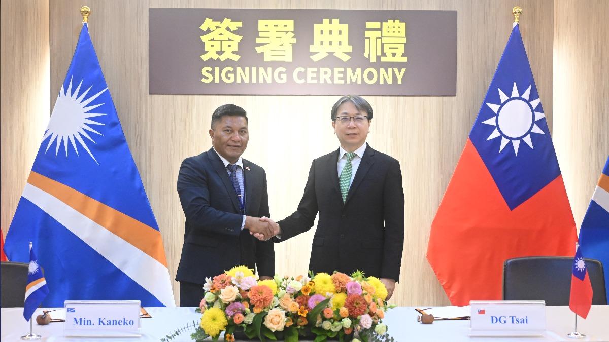 Taiwan, Marshall Islands ink security deal (Courtesy of NSB) Taiwan, Marshall Islands sign security cooperation agreement