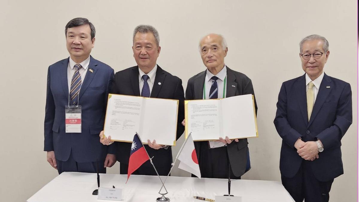 Taiwan, Japan sign drone partnership (TVBS News) Taiwan, Japan drone associations sign cooperation agreement 