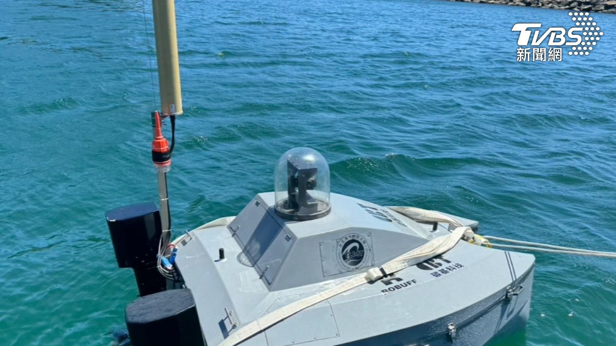 Taiwan unveils sea drone with dual peacetime-wartime roles