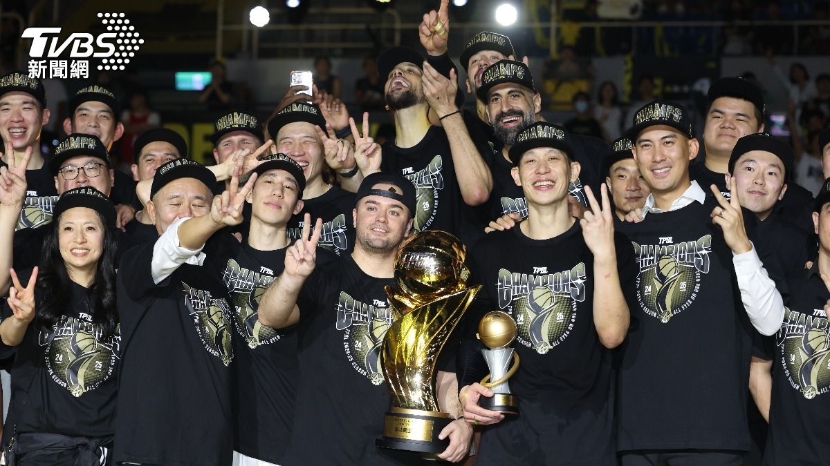 New Taipei Kings clinch TPBL title (TVBS News) Former NBA star Jeremy Lin clinches Taiwan basketball title