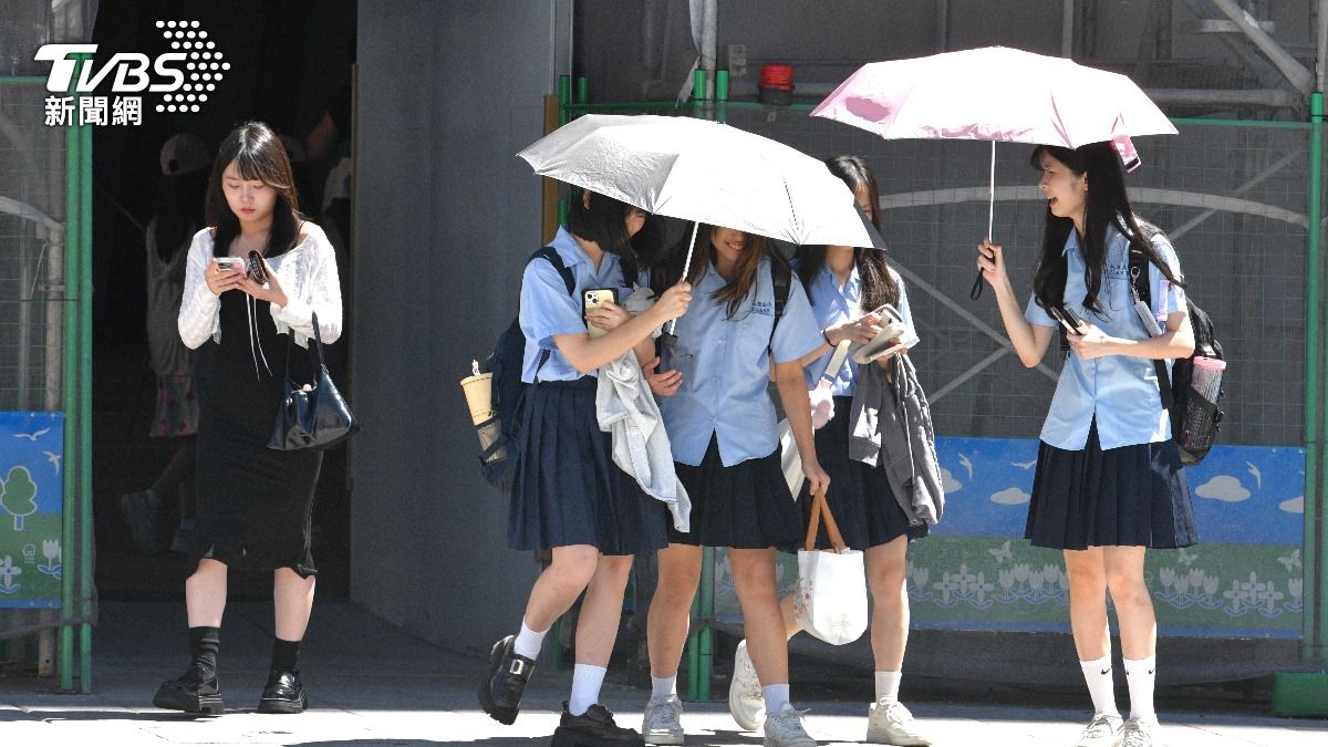 Taiwan braces for scorching heat wave (TVBS News) Tropical depression near Japan no threat to Taiwan