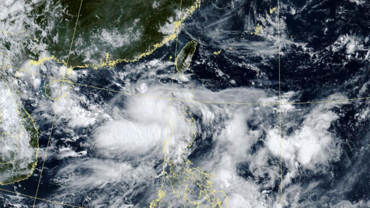 Tropical system could hit Taiwan Saturday morning (TVBS News) Tropical system could hit Taiwan over weekend