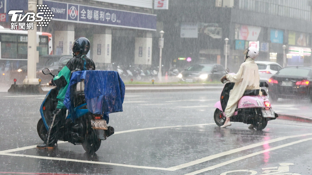 Southwesterly winds to bring more rain (TVBS News) Typhoon Co-May drenches Taiwan with heavy rainfall