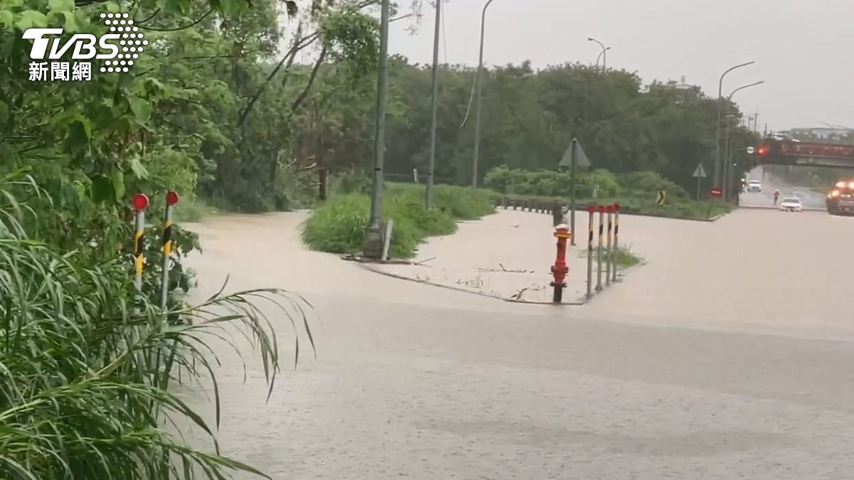 Heavy rains force work suspension in Taiwan’s Chiayi (TVBS News) Heavy rains force work suspension in Taiwan’s Chiayi