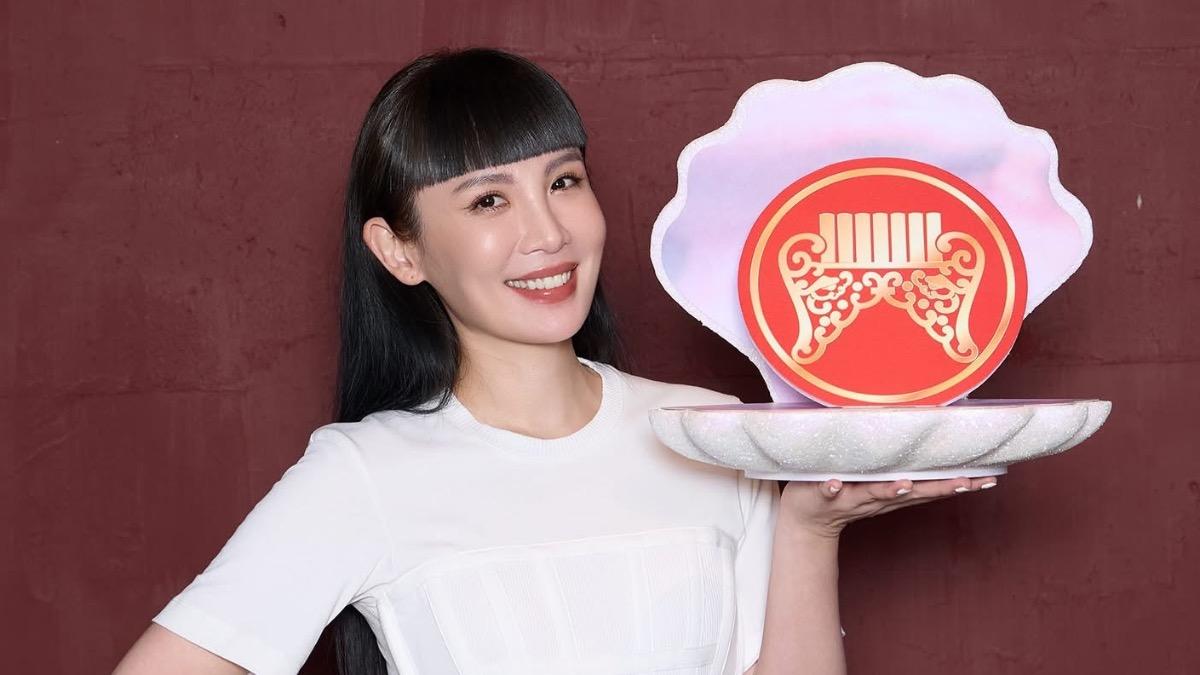 Golden Melody winner addresses public relationship rumors (Courtesy of Waa Wei Taiwan singer Waa Wei addresses love triangle rumors