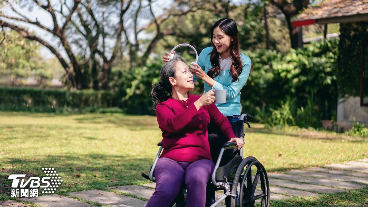 Taiwan launches new caregiver program (Shutterstock) New respite program aims to ease Taiwan caregiver burdens