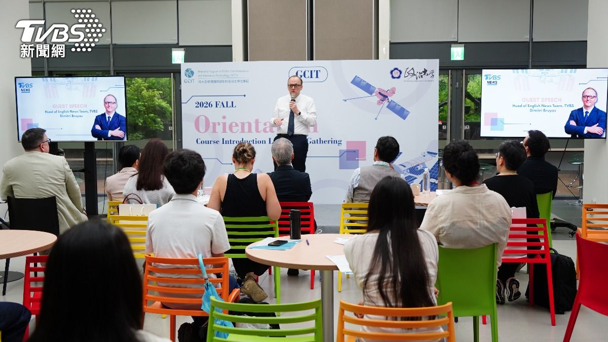 Dimitri Bruyas tells students: AI won't replace you. (Courtesy of GCIT)